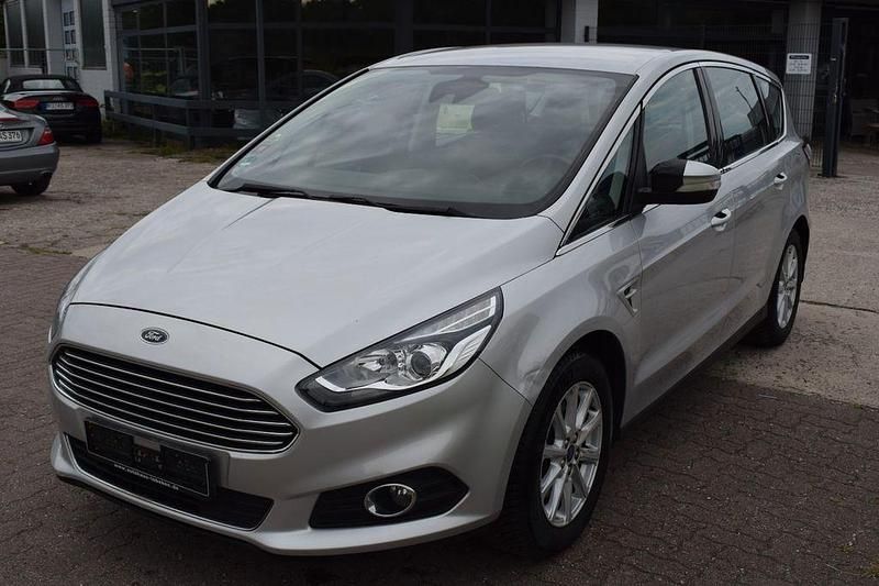 Silber Gebraucht 2015 Ford S-MAX Titanium Van / Kleinbus | 6.990 € (Guter Preis) - Bild 1/4