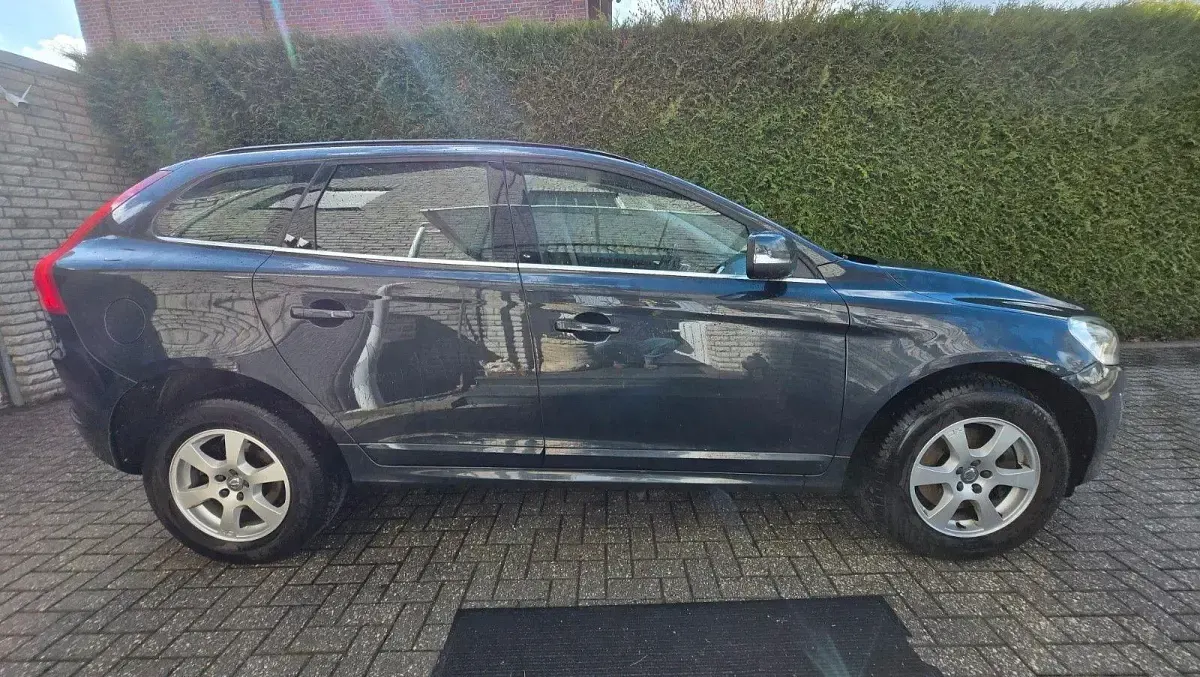 Gebraucht Volvo XC60 136 PS (100 kW) 2015 Grau SUV