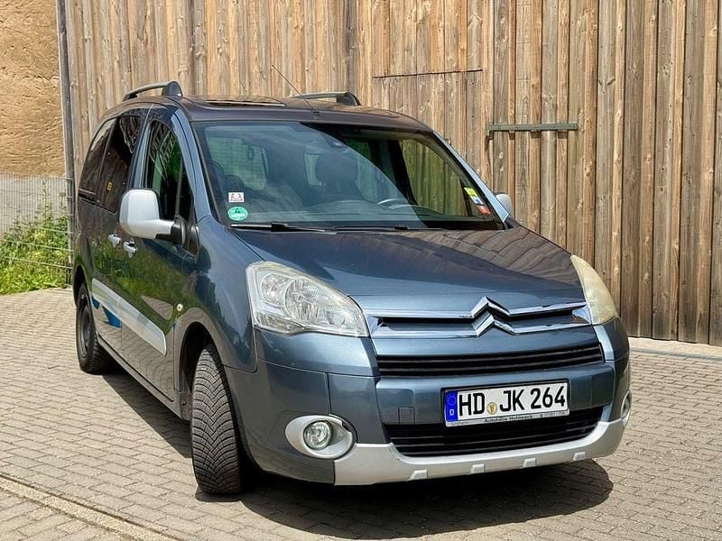 Blau Gebraucht 2011 Citroën Berlingo SELECTION Van / Kleinbus | 4.500 € (Guter Preis) - Bild 1/4