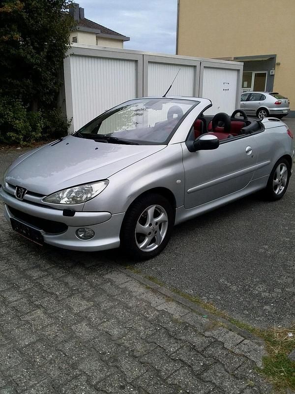 Silber Gebraucht 2003 Peugeot 206 CC Cabrio | 1.999 € (Fairer Preis) - Bild 1/4