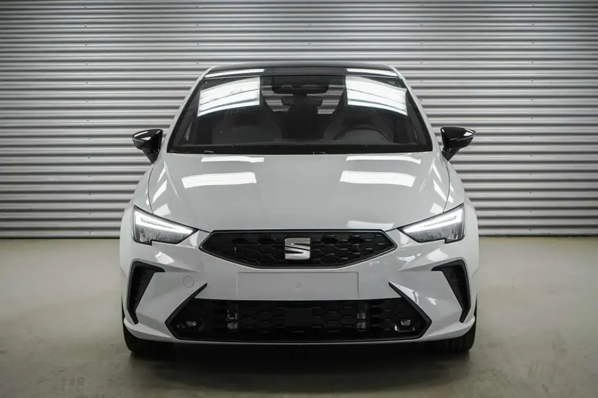 Neu Seat Ibiza FR 150 PS (110 kW) 2026 Nevada weiß metallic (2y) Kleinwagen
