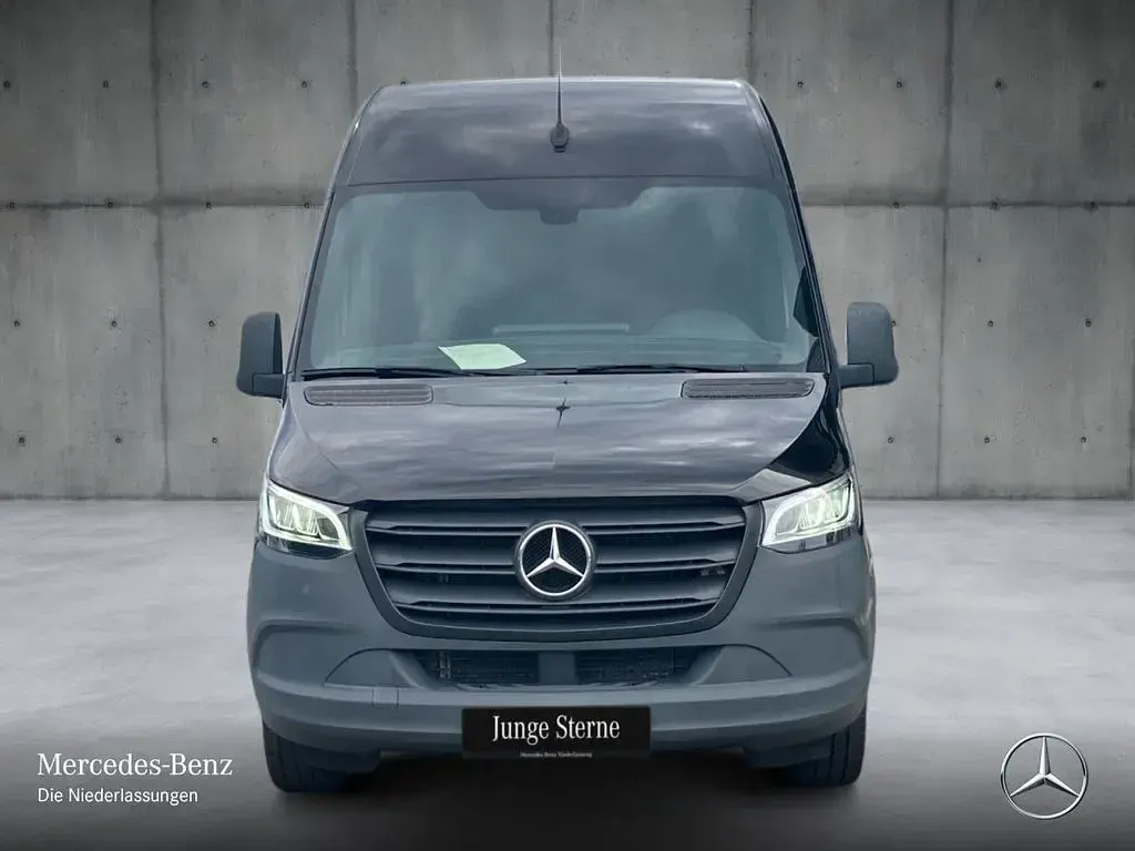 Używany Mercedes Sprinter 150 KM (110 kW) 2021 Czarny Van