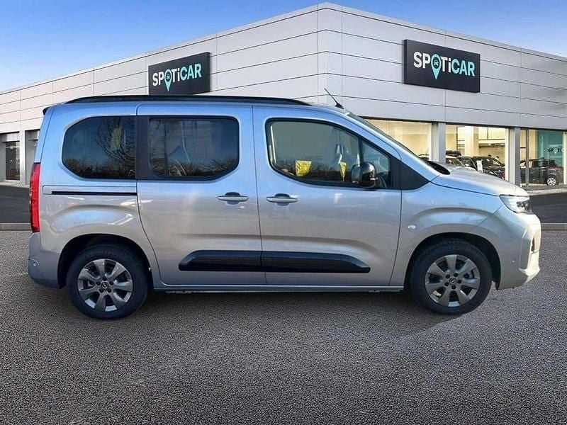 Neu Opel Combo Life 131 PS (96 kW) 2025 Kontast grau Van / Kleinbus