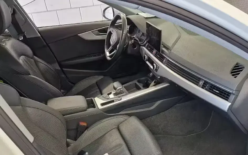 Gebraucht Audi A4 Sport 204 PS (150 kW) 2024 Weiß Kombi