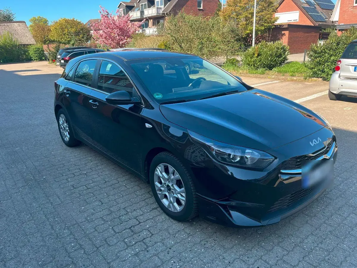 Gebraucht Kia Ceed 160 PS (117 kW) 2022 Schwarz Kleinwagen