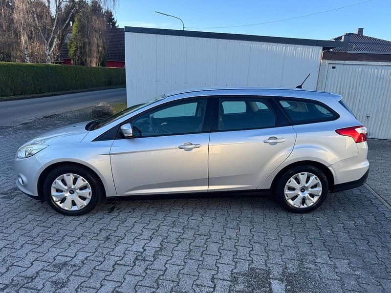 Gebraucht Ford Focus Trend 116 PS (85 kW) 2013 Silber Kombi