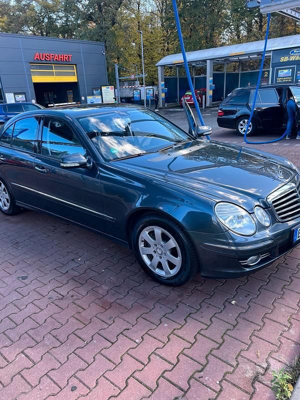 Grau Gebraucht 2008 Mercedes E300 Limousine | 4.800 € (Fairer Preis) - Bild 1/4