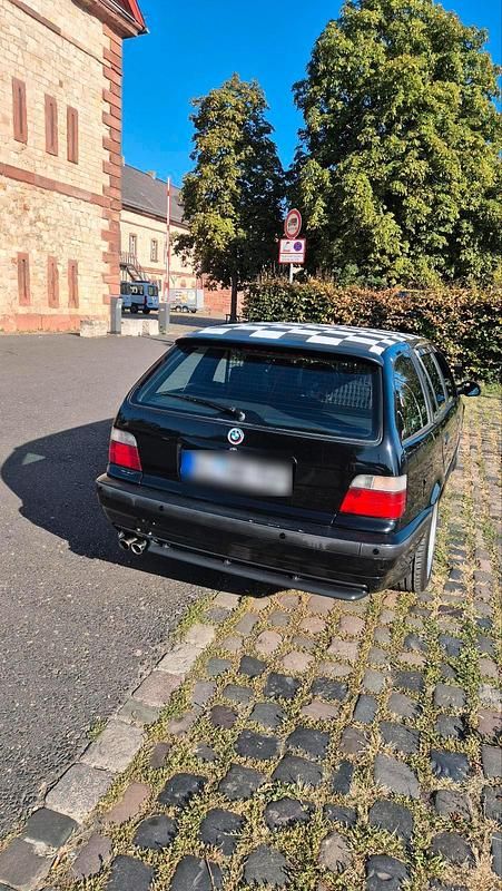 Gebraucht BMW 318 116 PS (85 kW) 1996 Schwarz Kombi