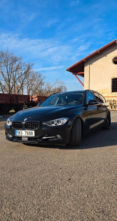 Gebraucht BMW 330 Sport Line 286 PS (210 kW) 2015 Schwarz Kombi