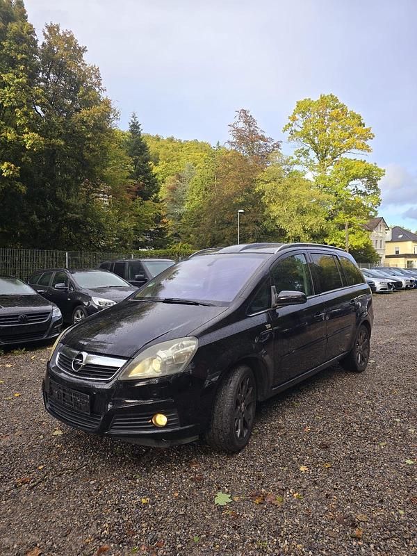 Schwarz Gebraucht 2006 Opel Zafira Cosmo Van / Kleinbus | 2.900 € (Fairer Preis) - Bild 1/4