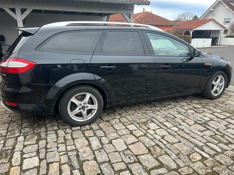 Gebraucht Ford Mondeo 140 PS (102 kW) 2010 Schwarz Kombi