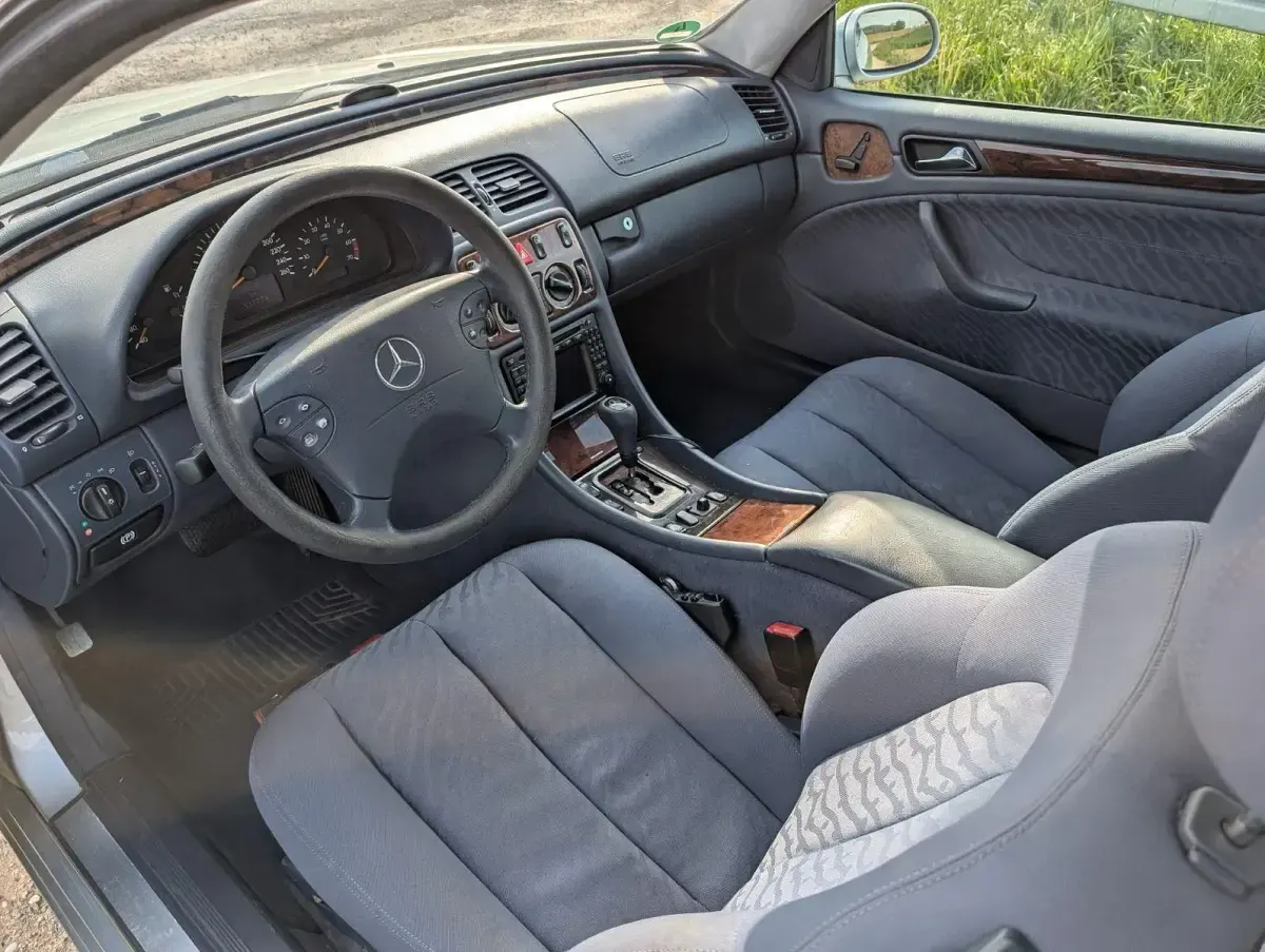 Gebraucht Mercedes CLK320 Elegance 218 PS (160 kW) 2000 Silber Coupé