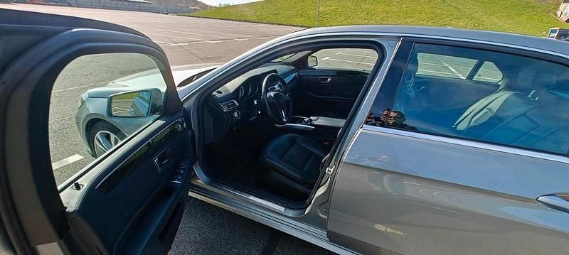 Second-hand Mercedes E500 408 CP (300 kW) 2013 Argintiu Berlinǎ