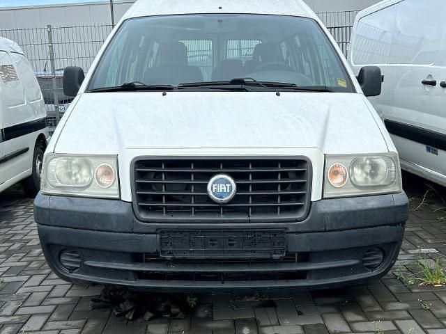 Weiss Gebraucht 2005 Fiat Scudo Van / Kleinbus | 990 € - Bild 1/4