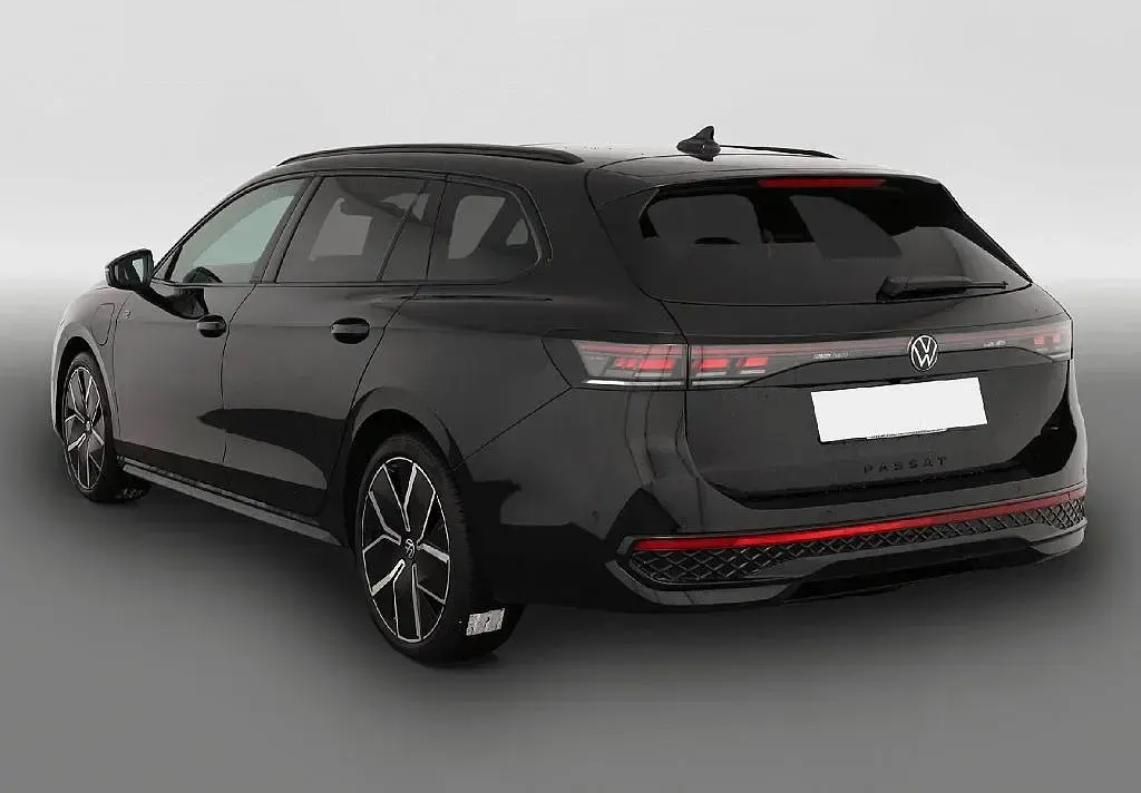 Usata VW Passat R-line 272 CV (200 kW) 2025 Nero Station wagon