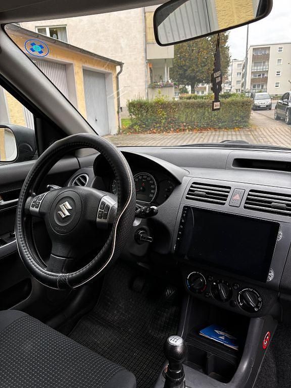 Schwarz Gebraucht 2005 Suzuki Swift Comfort+ Limousine | 2.900 € (Etwas zu teuer) - Bild 1/4