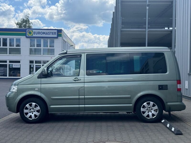 Grün Gebraucht 2007 VW T5 California Van | 28.980 € - Bild 1/4