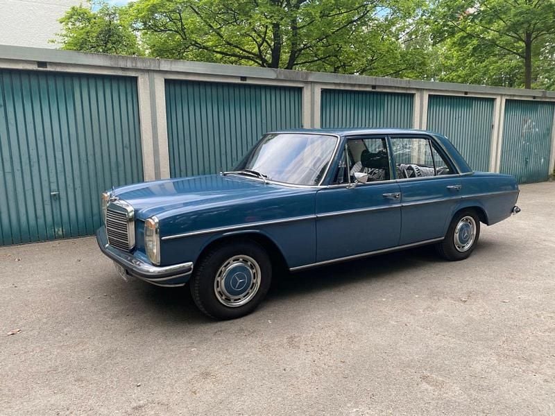 Blau Gebraucht 1972 Mercedes W115 Limousine | 22.000 € - Bild 1/4
