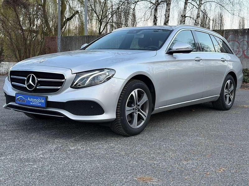 Gebraucht Mercedes E220 Avantgarde 194 PS (142 kW) 2019 Iridiumsilber  metalliclack Kombi