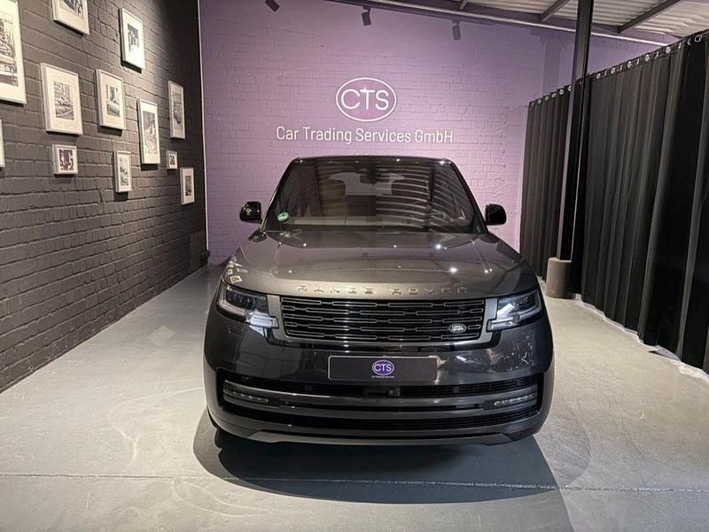 Grau Gebraucht 2023 Land Rover Range Rover Autobiography SUV | 131.900 € (Guter Preis) - Bild 1/4