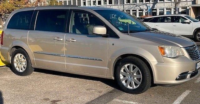 Gebraucht Chrysler Town & Country 287 PS (211 kW) 2016 Braun Van / Kleinbus