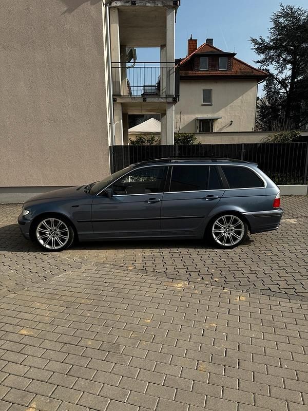 Gebraucht BMW 320 170 PS (125 kW) 2005 Blau Kombi
