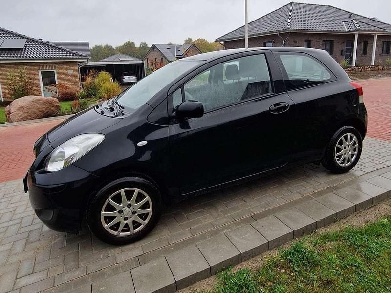 Schwarz Gebraucht 2009 Toyota Yaris Limousine | 1.000 € (Superpreis) - Bild 1/4