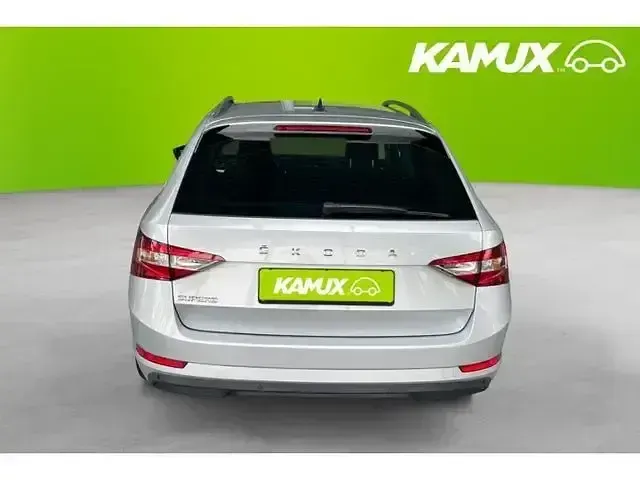 Gebraucht Skoda Superb Ambition 200 PS (147 kW) 2022 Brilliantsilber metallic Kombi
