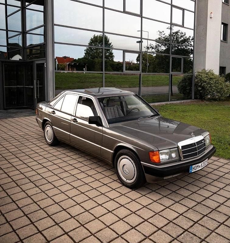 Grau Gebraucht 1989 Mercedes 190 Limousine | 5.800 € - Bild 1/4