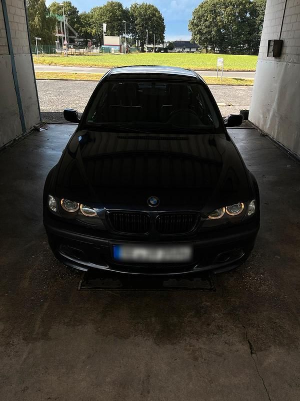 Blau Gebraucht 2002 BMW 316 M Sport Limousine | 6.799 € - Bild 1/4