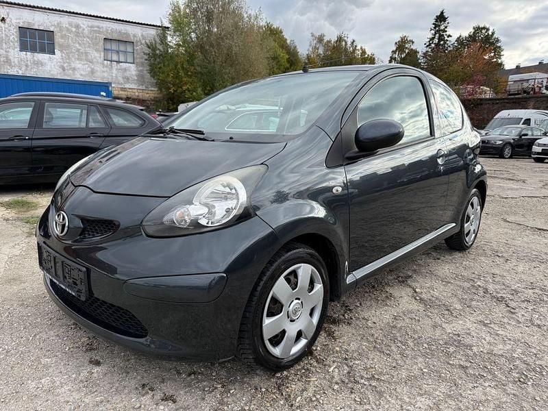 Grau Gebraucht 2008 Toyota Aygo City Kleinwagen | 1.990 € (Teuer) - Bild 1/4