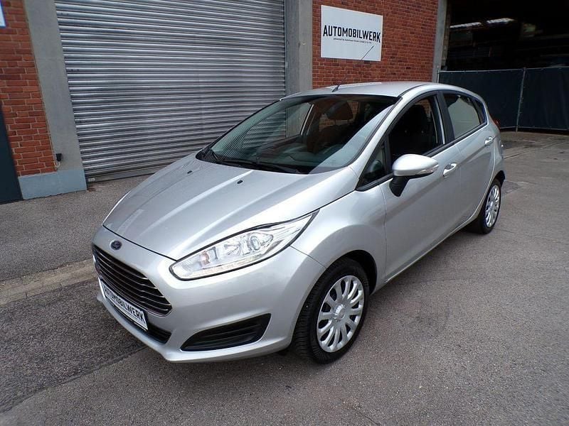 Silber Gebraucht 2016 Ford Fiesta Kleinwagen | 6.799 € (Fairer Preis) - Bild 1/4