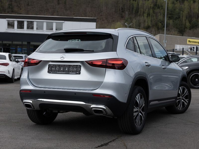 Gebraucht Mercedes GLA200 Progressive 163 PS (119 kW) 2024 Silber metalliclack hightechsilber SUV