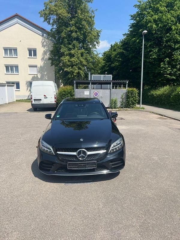 Schwarz Gebraucht 2019 Mercedes C300e Kombi | 22.999 € (Fairer Preis) - Bild 1/4