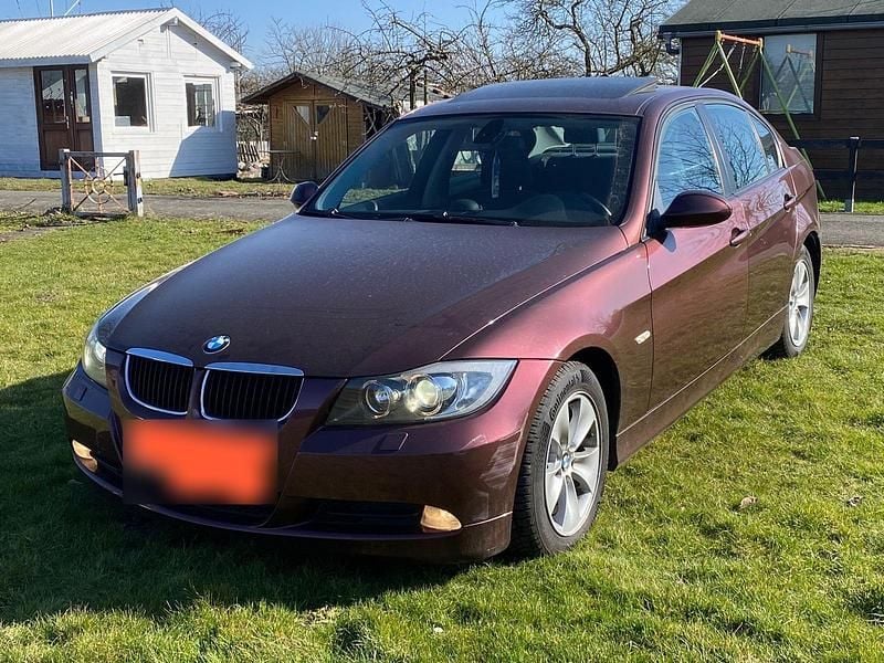 Gebraucht BMW 320 150 PS (110 kW) 2007 Rot Limousine