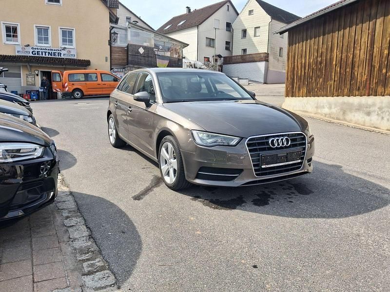Gebraucht Audi A3 Attraction 150 PS (110 kW) 2015 Grau Kombi