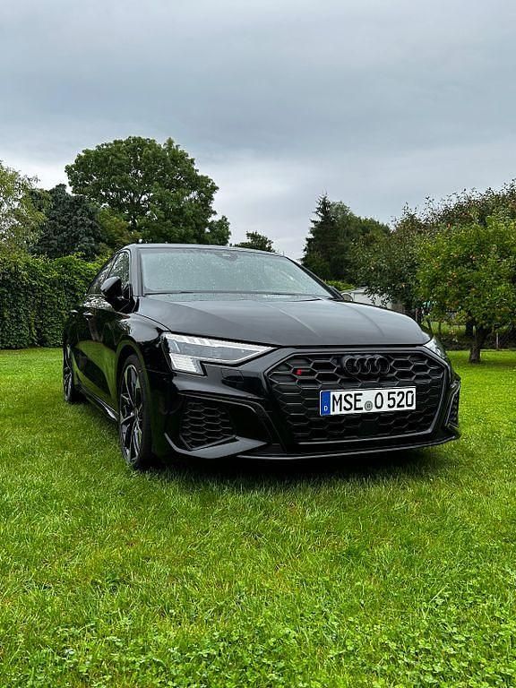 Schwarz Gebraucht 2020 Audi S3 Ambiente Limousine | 35.490 € (Fairer Preis) - Bild 1/4