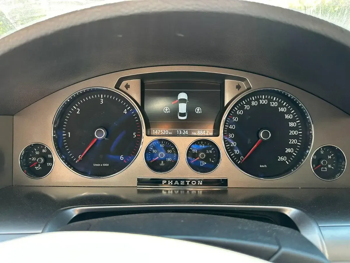 Usado VW Phaeton 239 HP (175 kW) 2013 Preto Sedan