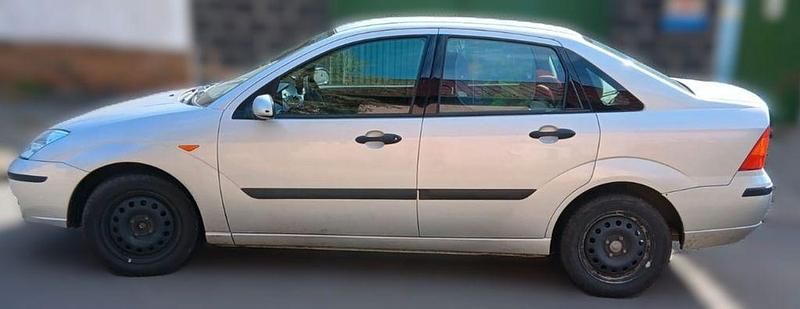 Silber Gebraucht 2005 Ford Focus Limousine | 1.250 € (Superpreis) - Bild 1/4