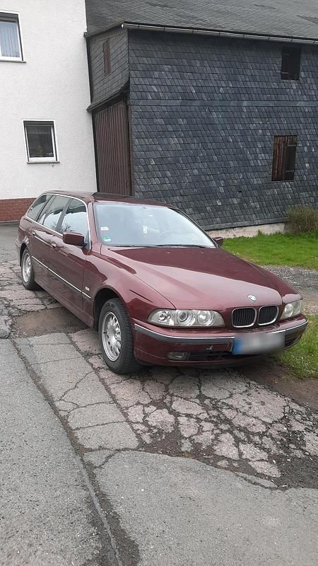Second-hand BMW 523 170 CP (125 kW) 2000 Roșu Break