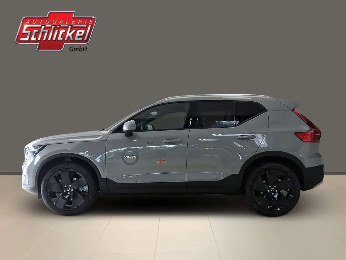 Gebraucht Volvo XC40 Core 163 PS (119 kW) 2025 Vapour grey SUV