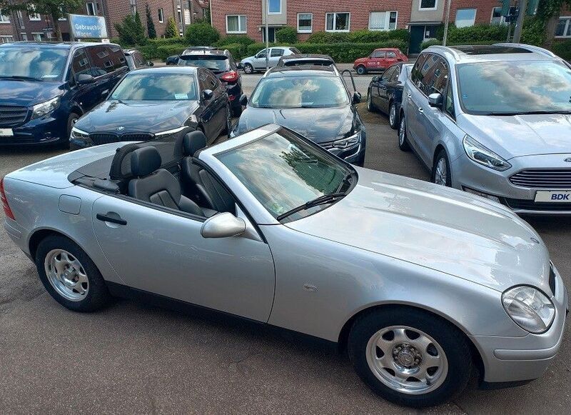 Silber Gebraucht 1999 Mercedes SLK200 Cabrio | 8.500 € (Etwas zu teuer) - Bild 1/4