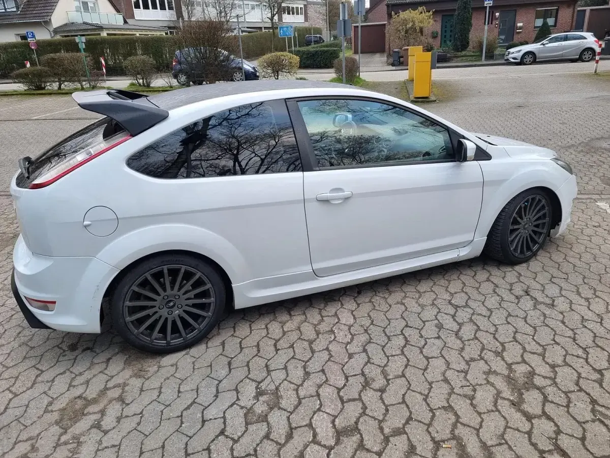 Gebraucht Ford Focus ST 225 PS (165 kW) 2008 Weiß Limousine