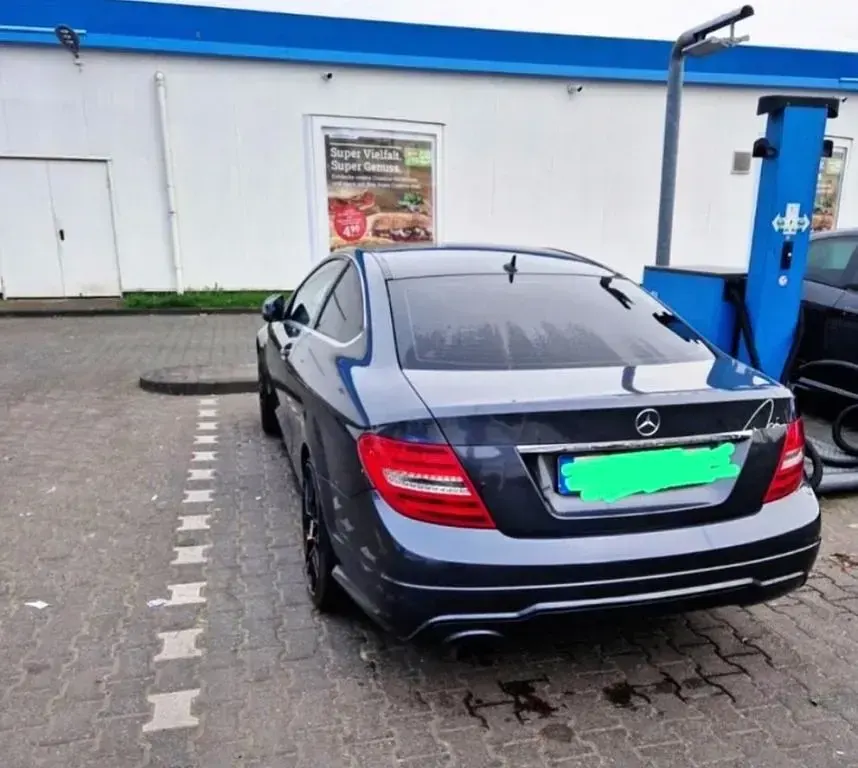Gebraucht Mercedes C180 156 PS (114 kW) 2011 Schwarz Coupé