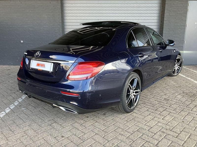 Gebraucht Mercedes E220 AMG 194 PS (142 kW) 2019 Blau Limousine