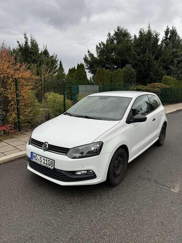 Weiß Gebraucht 2014 VW Polo Trendline Kleinwagen | 4.400 € (Guter Preis) - Bild 1/4