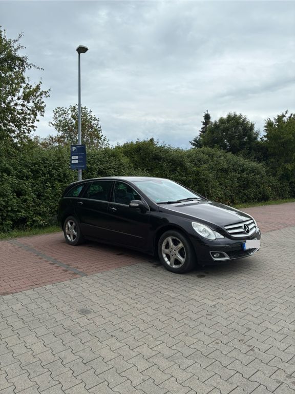 Schwarz Gebraucht 2006 Mercedes R350 Van / Kleinbus | 5.100 € (Superpreis) - Bild 1/4