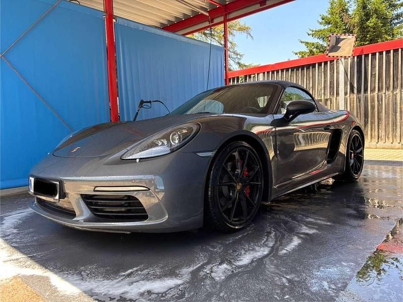 Grau Gebraucht 2017 Porsche 718 Cabrio | 55.799 € - Bild 1/4