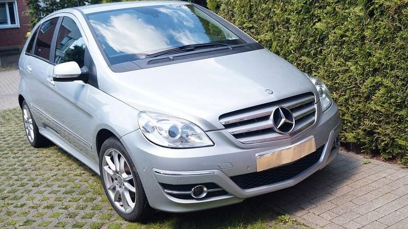 Silber Gebraucht 2010 Mercedes B180 Van / Kleinbus | 2.500 € (Superpreis) - Bild 1/4
