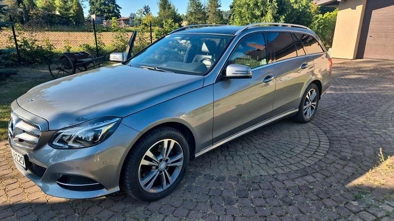 Grau Gebraucht 2014 Mercedes E250 Kombi | 11.899 € (Guter Preis) - Bild 1/4